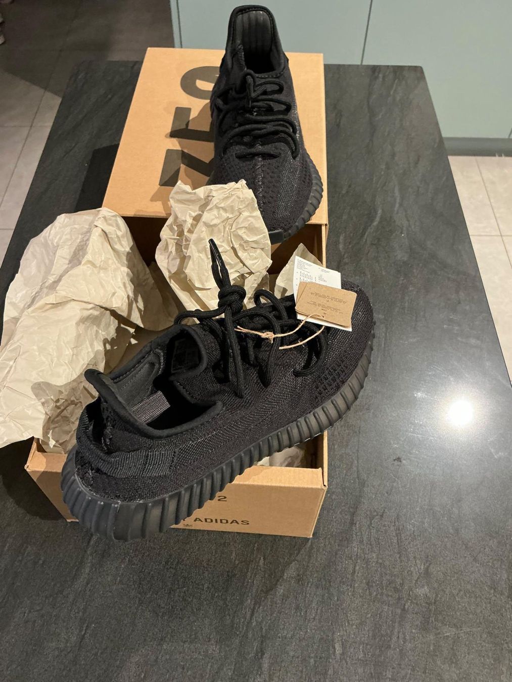Adidas Scarpe da uomo: Adidas Yeezy Boost 350 V2 Onyx – Nuovo e nell'imballaggio originale da Elsau venduto da mor1ano 3
