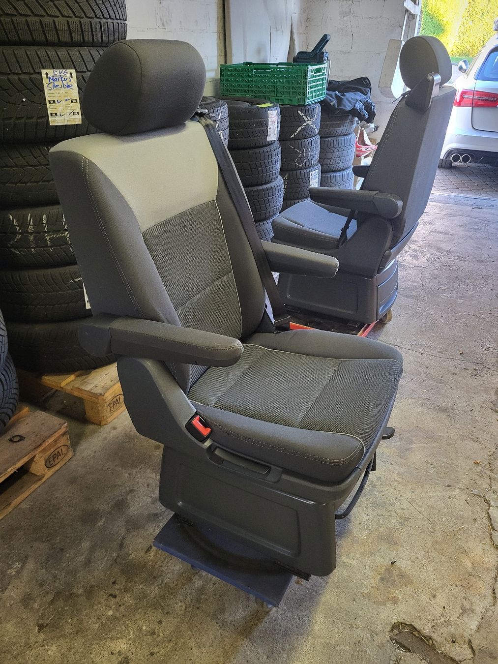 VW Toutes les pièces auto: VW T5  T6  T6.1 Einzelsitze – D'occasion à Arnegg par beda11 3