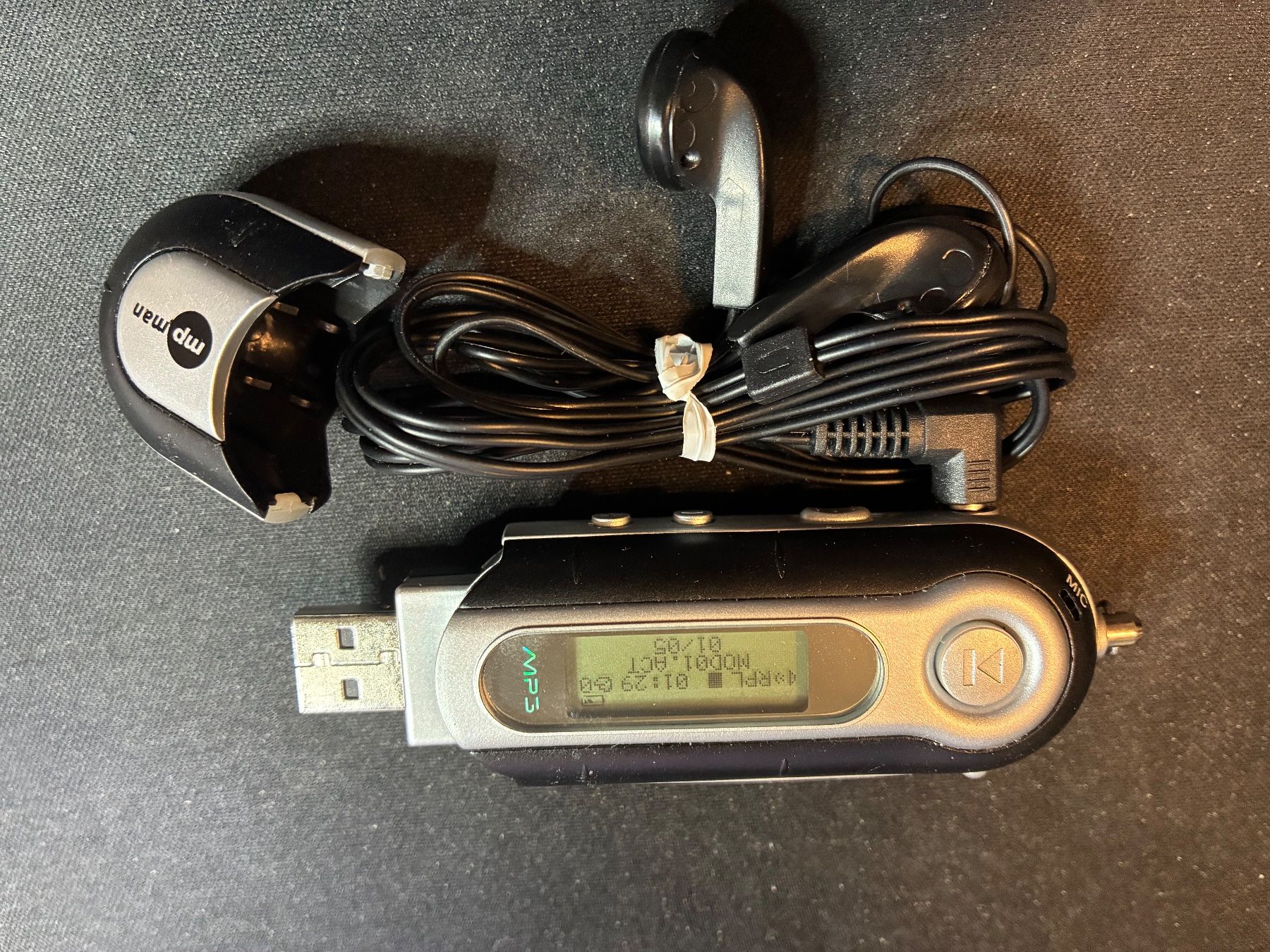 Mpman Lettore multimediale portatile: MPMan MP3 mit Kopfhörer in ear – Usato da Döttingen venduto da zha_xh2w 2