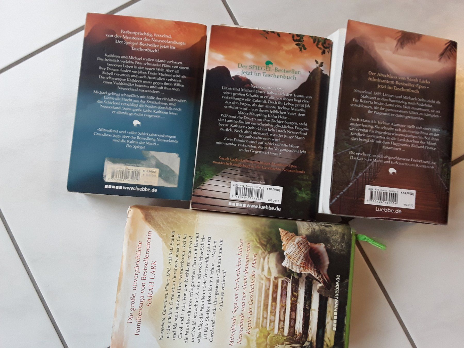 Libri: Sarah Lark Neuseeland-Saga, 4 Bücher, – Usato da Heimberg venduto da Samprof 1