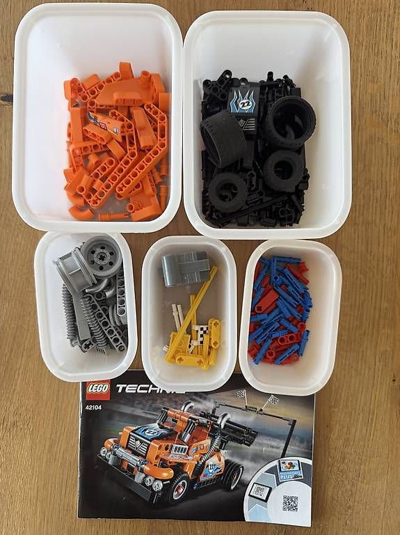 Spielzeuge: Lego Technic 42104 Renntruck 2in1 Pull back – Gebraucht aus Rüschlikon von Delfinissa 1