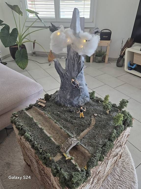 Modellbausätze & Standmodelle: Miniatur Kletter/Berg – Gebraucht aus Fislisbach von sch_yc7f 1