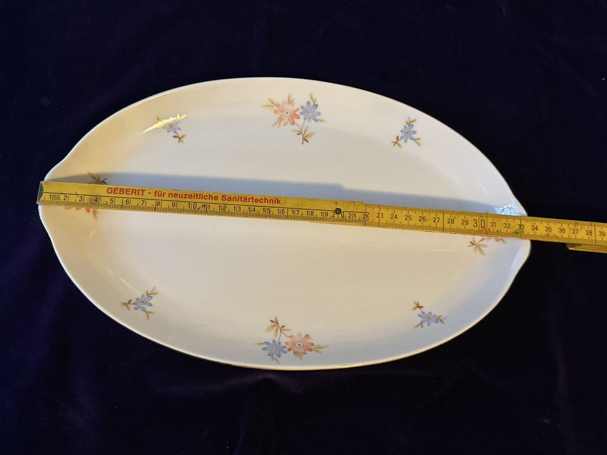 Piatti di portata: Suesse Langenthal Servierplatte, oval, mit Blumenmuster.1935 – Usato da Zürich venduto da Chaeffeler 1