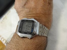 CASIO DIGITAL  HERREN  UHR.QUARTZ.-LÄÜFT-35X40MM