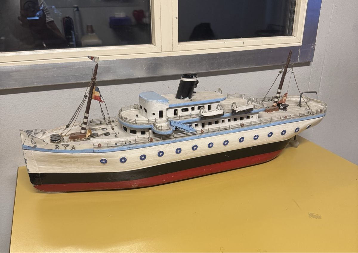 Kit di modellismo & Modellini statici: Schiffsmodell  Holz handgefertigt  – Usato da Schlieren venduto da Freundlich02