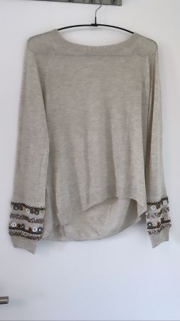 Leichter Pullover Beige Gr. S mit schönen Applikationen