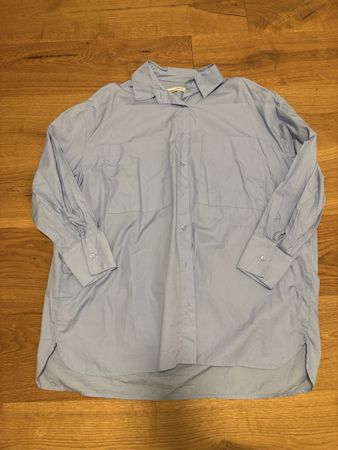 Hellblaue Bluse, Grösse M, Oversize-Schnitt Pull & Bear