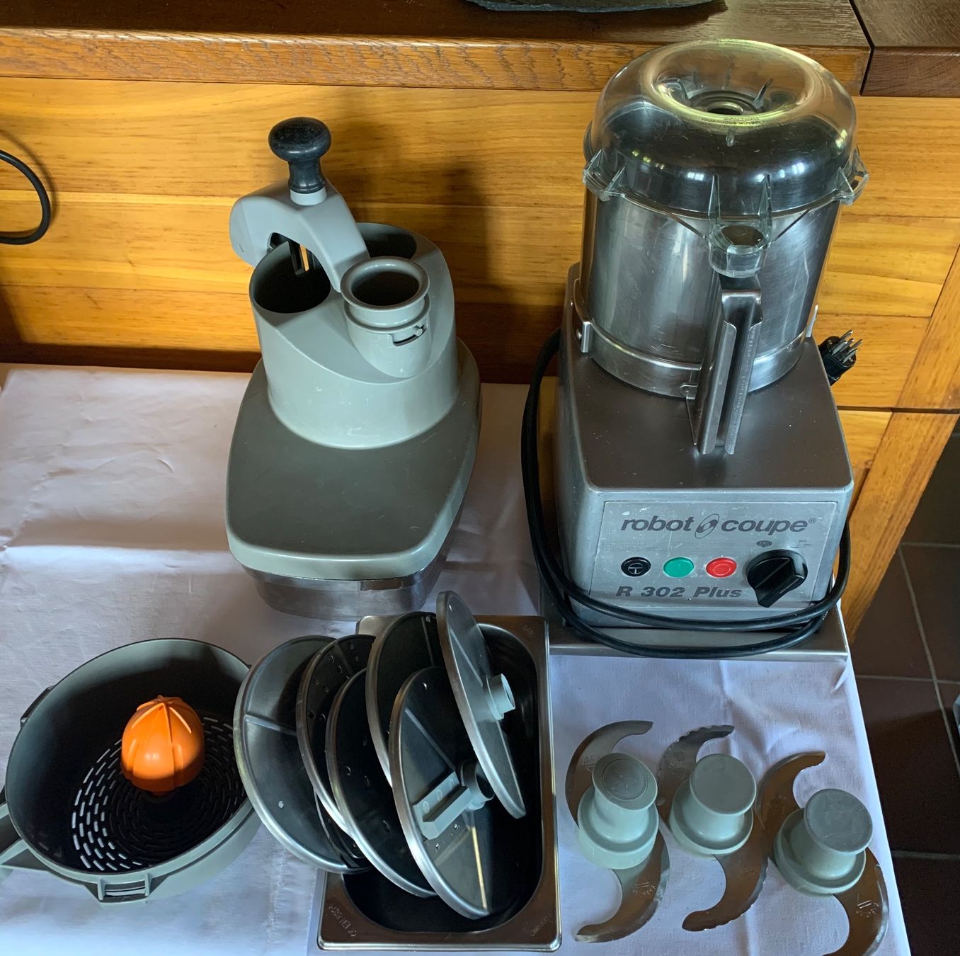 Cucine complete: Robot coupe professionnel R 302 Plus – Usato da choex venduto da con_h7vh