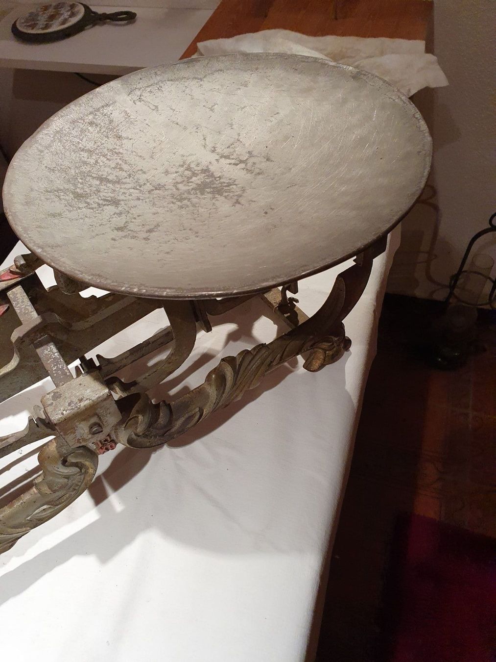 Waagen und Gewichte: Antik Metall Waage – Gebraucht aus Basel von M2 3