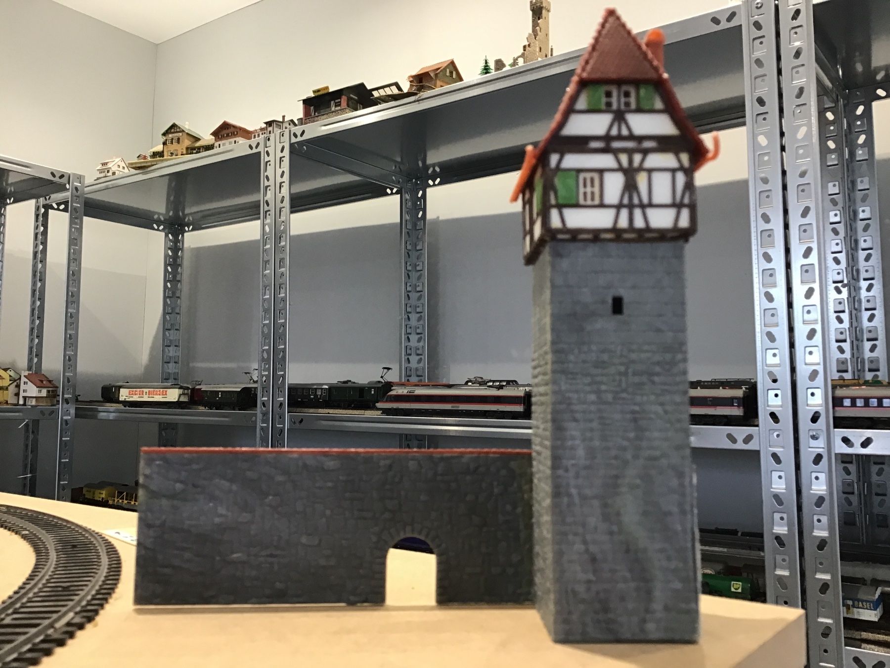 Modellini di ferrovie: Modellbahn SCHLOSSTURM mit Mauer, – Usato da Männedorf venduto da Spezial-Modelle 1