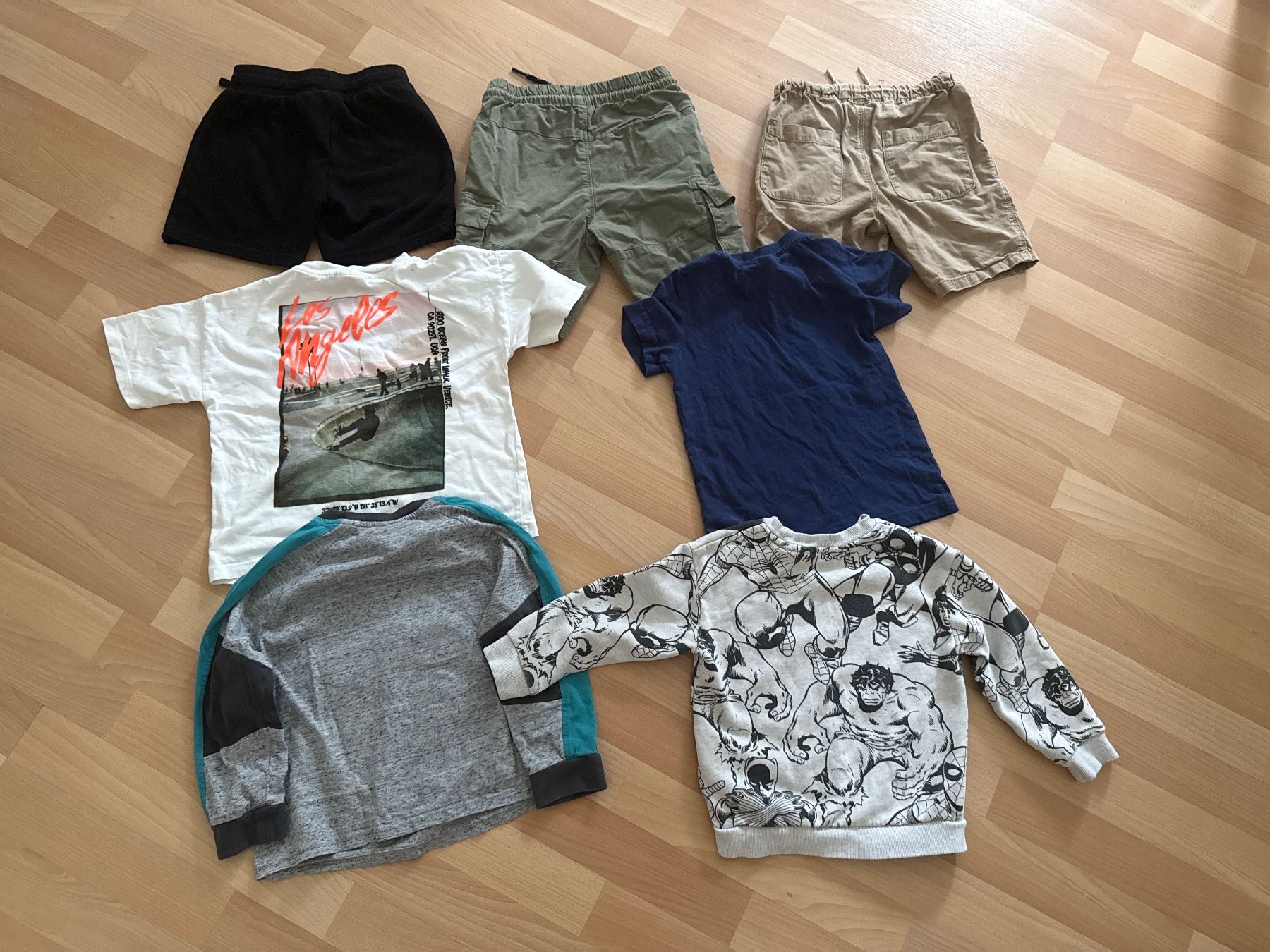 Lotti & Set di vestiti: Kleiderpaket Grösse 4-6 Jahre – Usato da Horgen venduto da linuxrp 4
