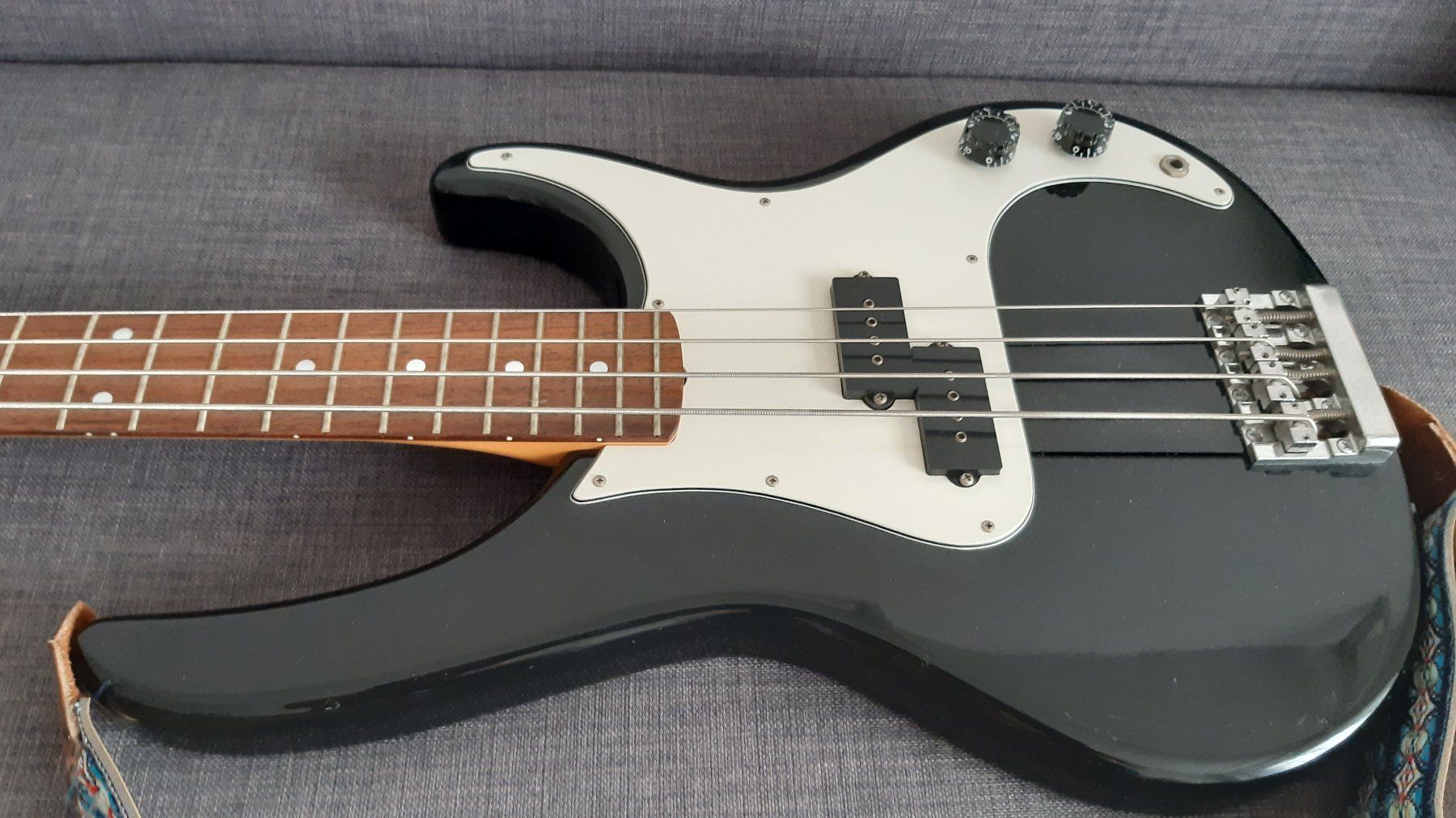 Strumenti musicali: Washburn Force 4 Precision E-Bass – Usato da Basel venduto da odradek 2