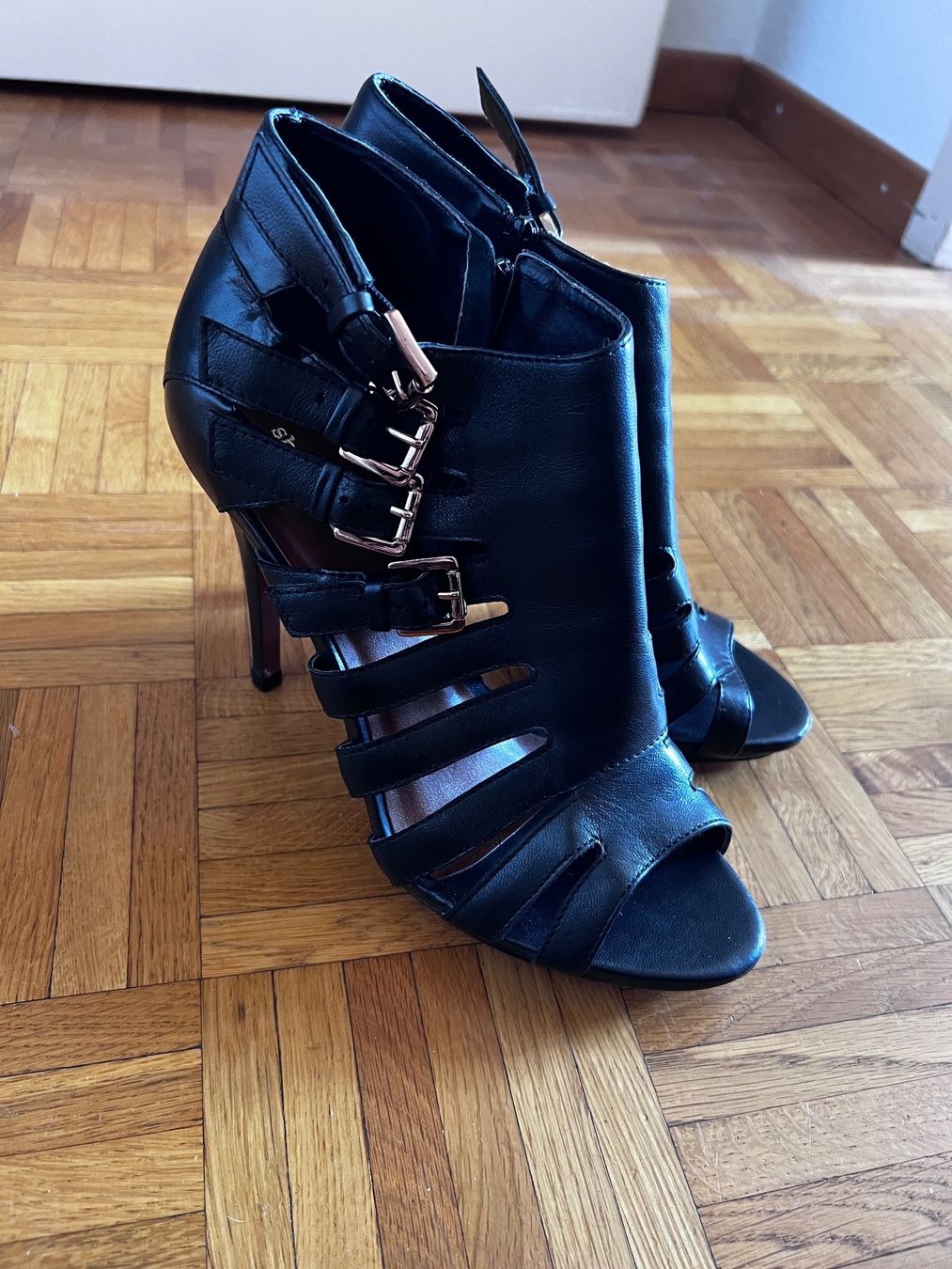 Scarpe da donna: Black leather heels – Nuovo (secondo la descrizione) da Genève venduto da bri_cf58 6