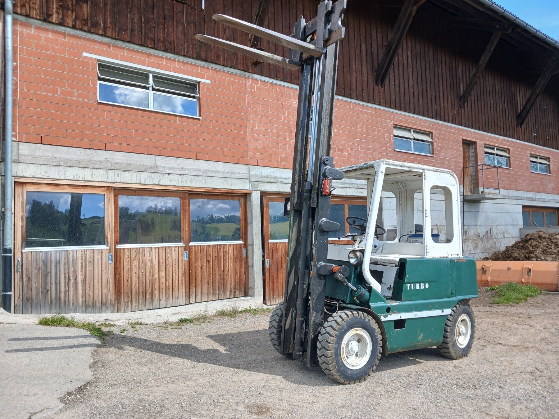 Clark Carrelli elevatori e a forche: Clark Gabelstapler – Usato da Krinau venduto da P.grob 4