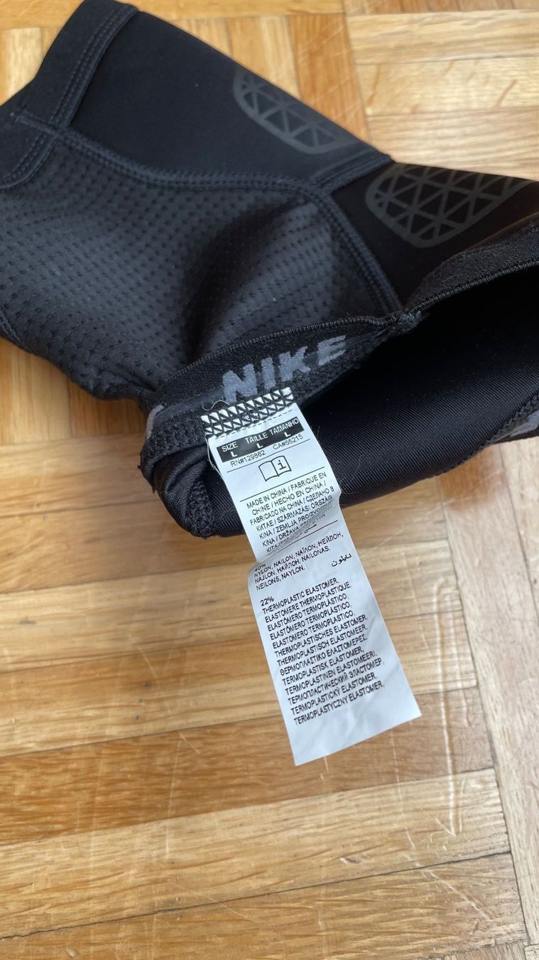 Nike Schutz & Schoner: Nike Knieschoner Pad Pro Bandage – Neu (gemäss Beschreibung) aus Rüfenacht BE von lavok 1