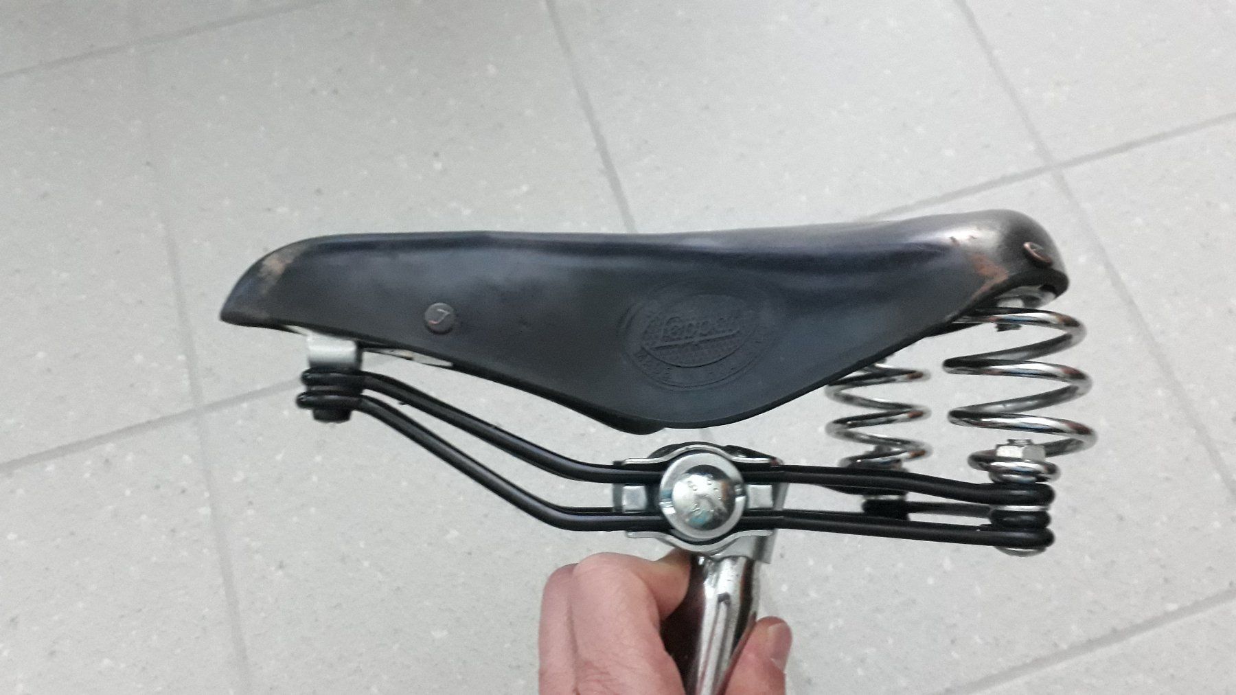 Pezzi di ricambio: Lepper Velosattel (Holland) mit Sattelstange – Usato da Stäfa venduto da Supertramp73 5