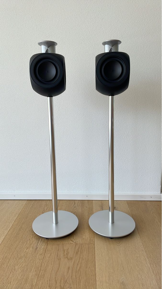 Bang & Olufsen Lautsprecher: BeoLab 3 Lautsprecher mit Standfuss – Gebraucht aus Menznau von LU_6018