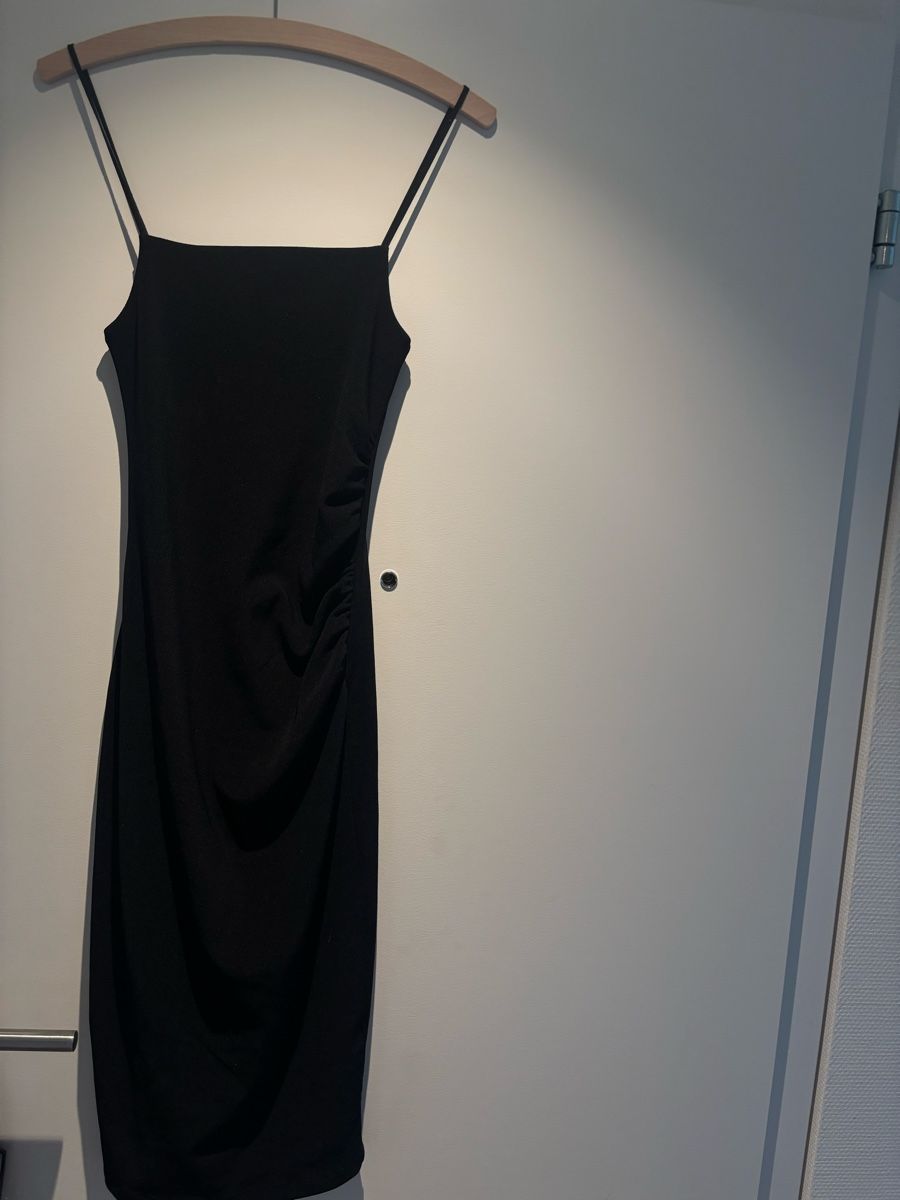 Zara Vestiti: Zara Kleid in schwarz  – Usato da Winterthur venduto da beijaflor777