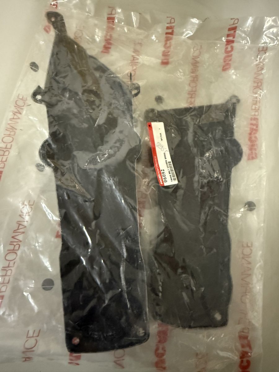 Ducati Alle Motorradersatzteile: Kit de caches courroies carbone Ducati Performance 900ss NOS – Neu und originalverpackt aus Cossonay-Ville von Jeromek 1