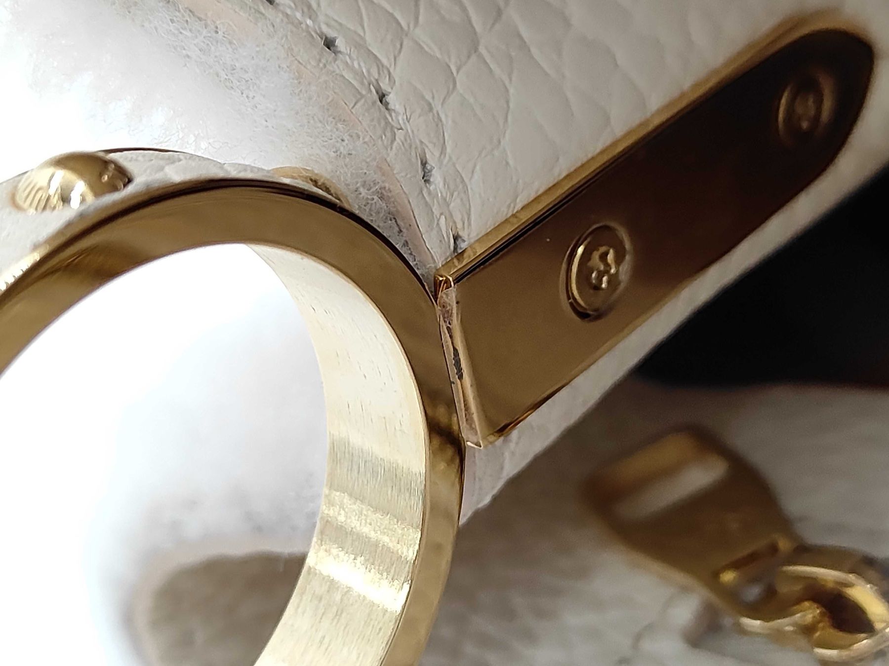 Louis Vuitton Taschen für Damen: 🤍 LOUIS VUITTON CAPUCINES BB SHEARLING – CRÈME / IVORY – Neu (gemäss Beschreibung) aus St. Gallen von Love_Luxury 6