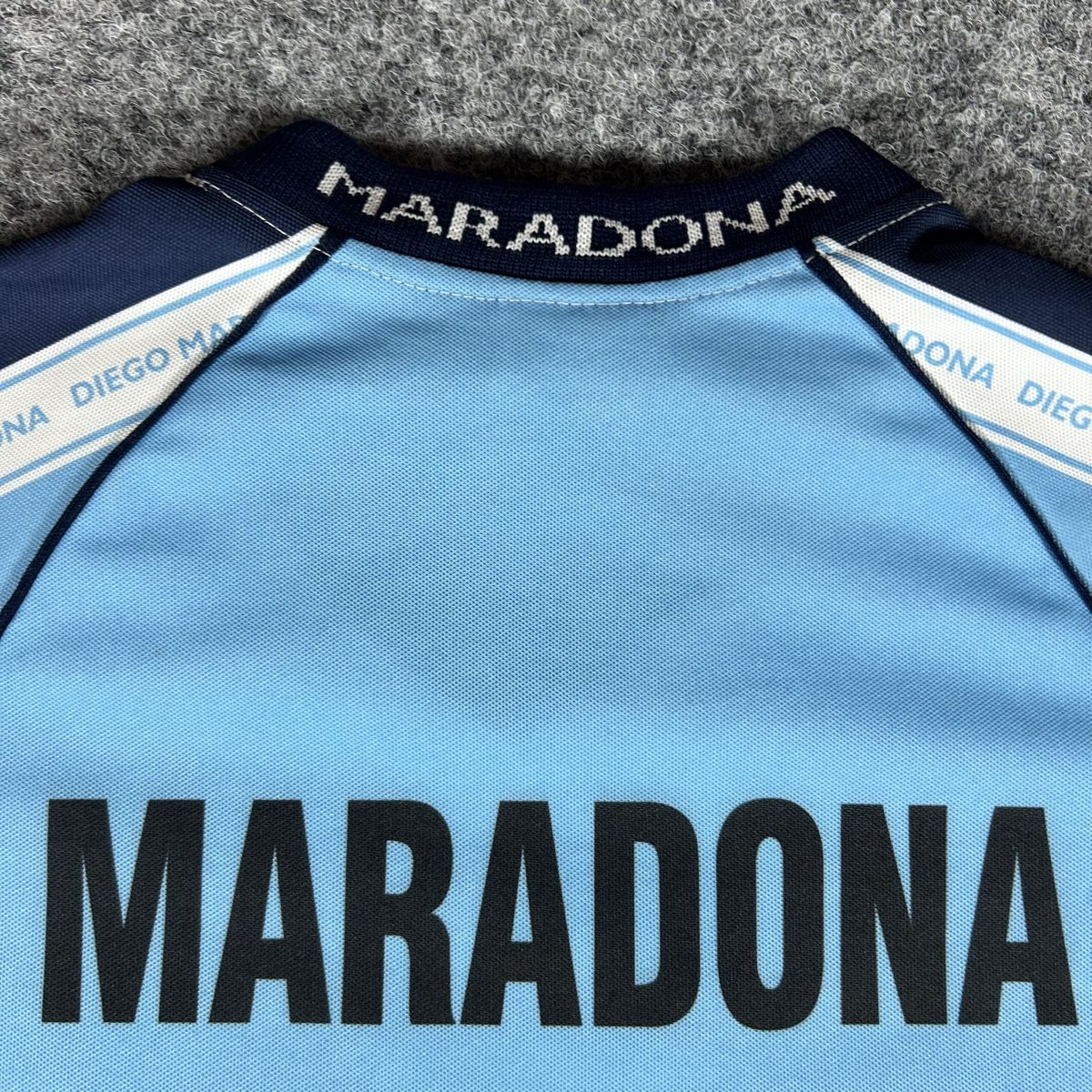 Canottiere & Pantaloni: Maradona signed – Nuovo (secondo la descrizione) da La Sagne NE venduto da Matlasape 7
