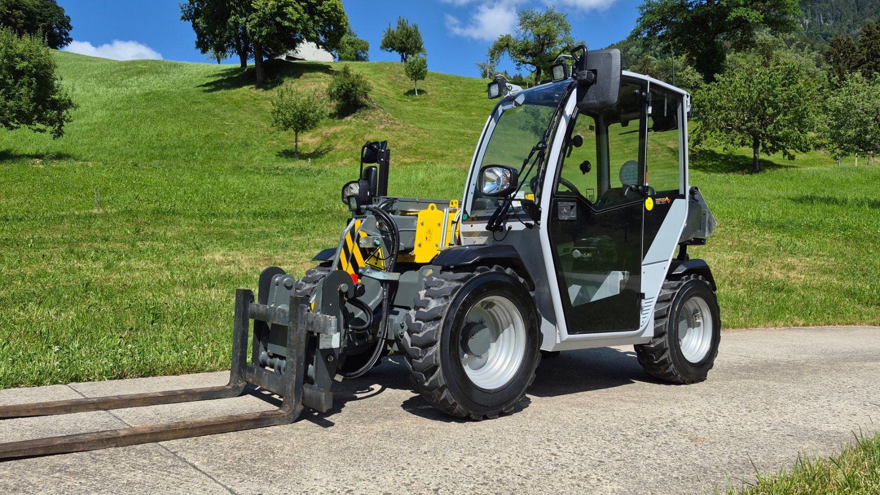 Caricatori: Teleskoplader Wacker Neuson TH412 Hoflader; Radlader; – Usato da Schüpfheim venduto da grischa01 7