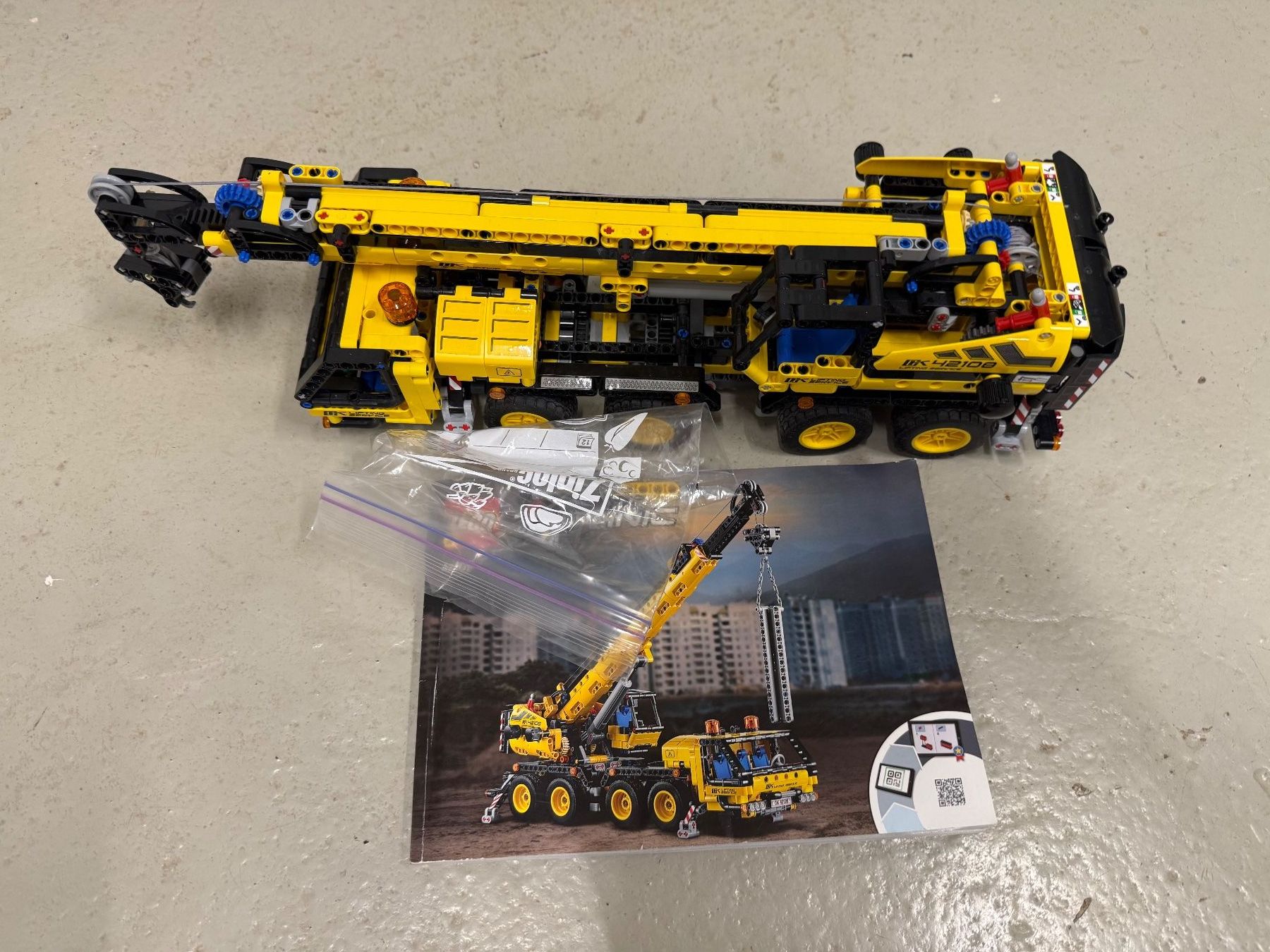 Lego Jouets: Lego Technik Bagger und Krahn +gratis Auto – D'occasion à Winterthur par mj1_kcd8
