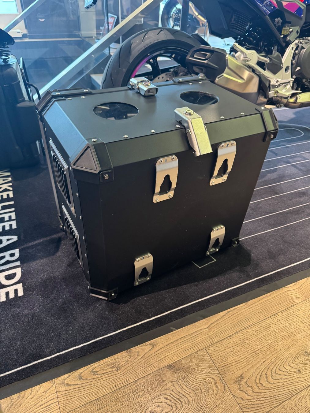 Topcase: 49L Topcase geeignet als Hundebox – Gebraucht aus Dietikon von Baechli-Motorcycles 2