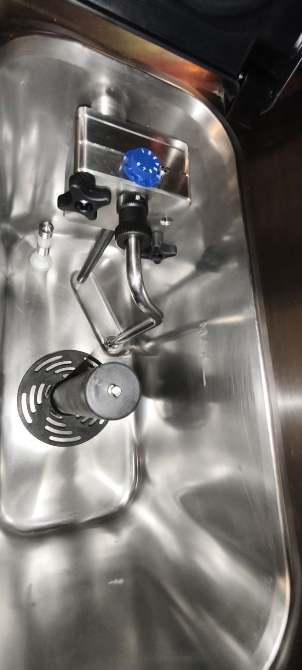 Altro per Gastronomia & Hotel: Softeis Selbstbedienungsmaschine mit Jetoneinwurf – Usato da Grindelwald venduto da KreuzPostGrindelwald 5