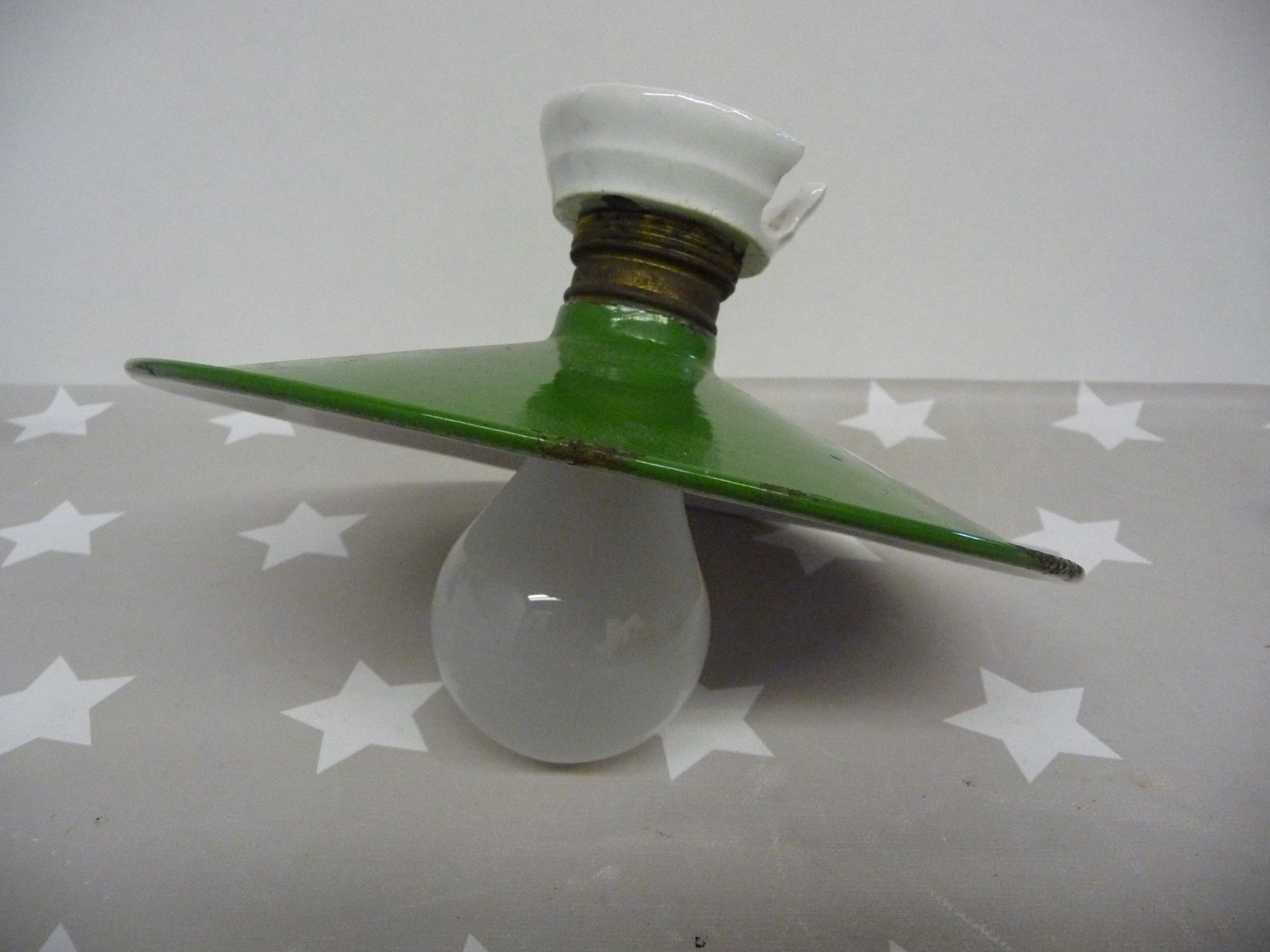 Lampen: alte Emaille Lampe grün / weiss – Gebraucht aus Rafz von Powacaddy