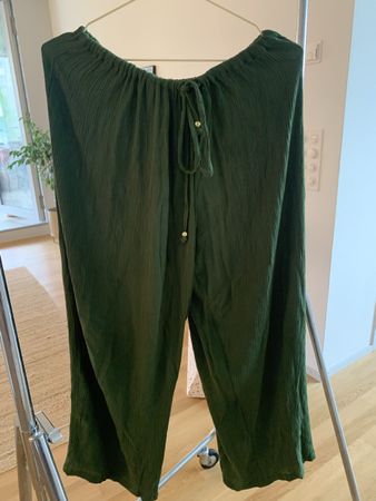 Grüne Stoffhosen