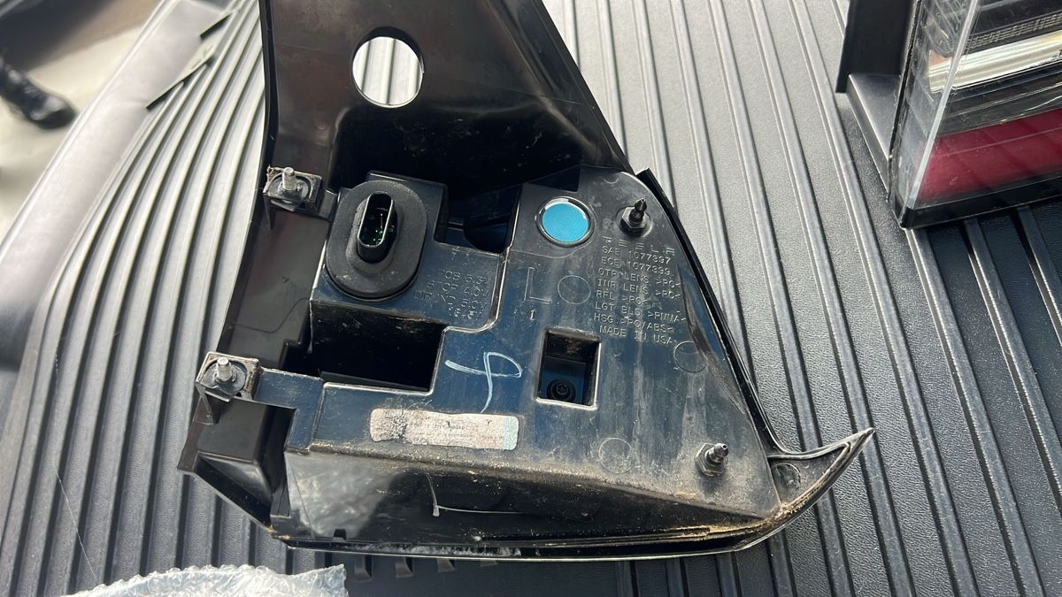 Tesla Tutti pezzi di ricambio auto: Tesla Model 3 Rückleuchten  – Usato da Willisau venduto da sebi_12 1