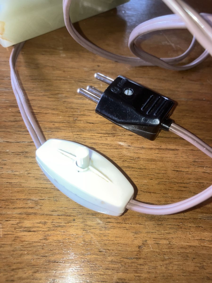 Lampes: Tischlampe, Marmor oder evtl. Onyx?, Druckschalter – D'occasion à Neftenbach par 889095 9