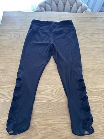 Leggings VOGO Athletica con tagli decorativi taglia M usati
