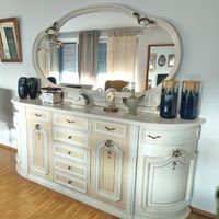Meuble pour salle à manger avec miroir. Meuble italien.