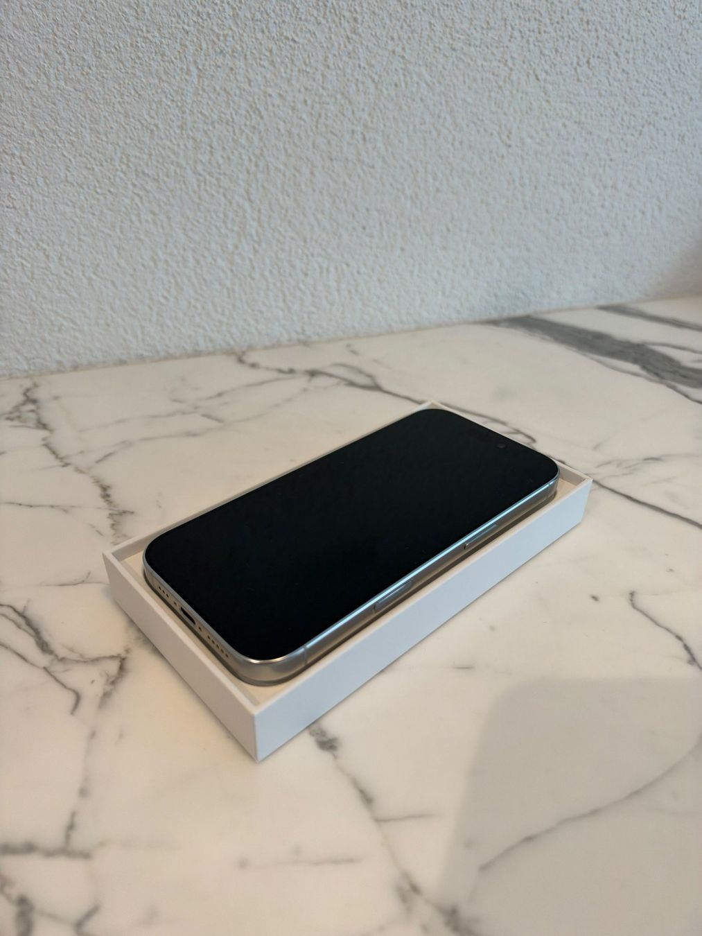 Apple Telefoni cellulari / Smartphones: Apple iPhone 16 Pro - 512GB - White Titanium – Usato da Oberwil-Lieli venduto da ticino122