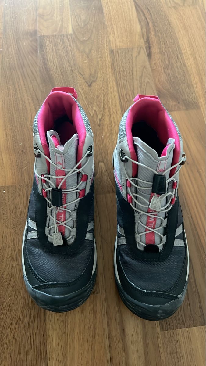Decathlon Scarpe per ragazze: Top erhaltene Trekkingschuhe (Wanderschuhe) Gr. 37 – Nuovo (secondo la descrizione) da Baar venduto da Princesaphantagiro