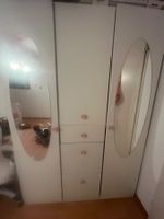 Mädchen schrank