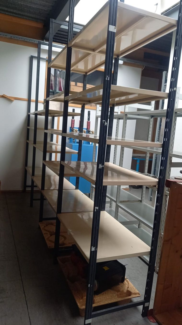 Scaffali: Diverses étagères et racks – Usato da La Chaux-de-Fonds venduto da Greub_Machines 1