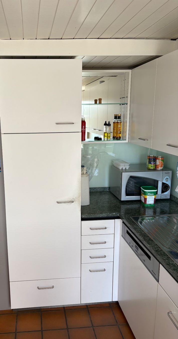 Cuisines complètes: Einbauküche weiss mit Steinabdeckung (oder Einzelteile) – D'occasion à Detligen par Dave_J. 1