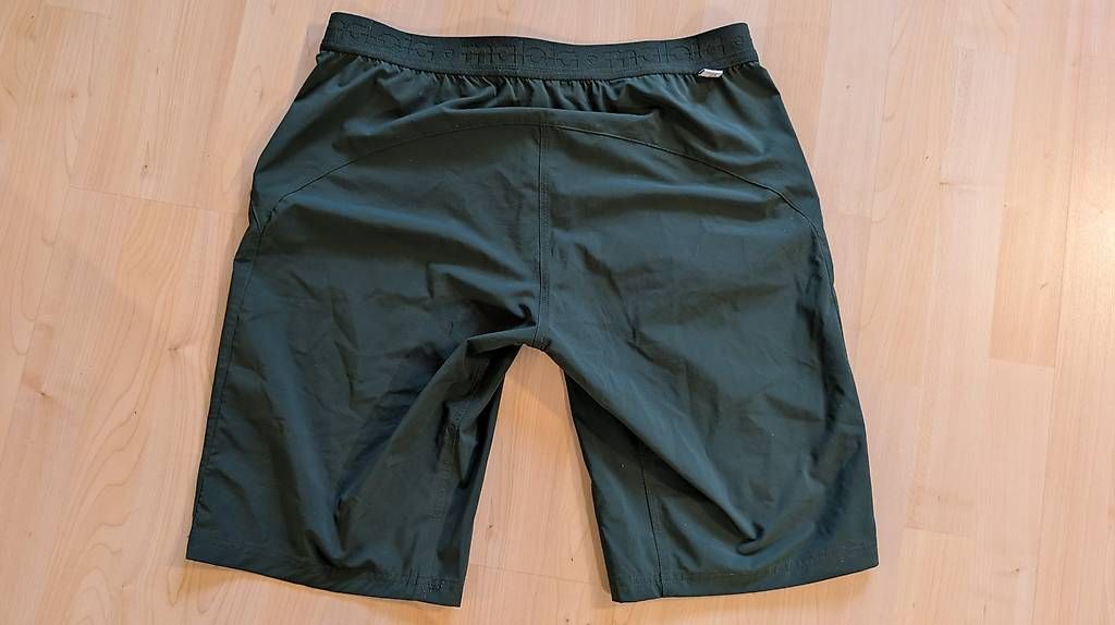 Pantaloni: Neue Damen Maloja Shorts Gr.XL – Usato da Baar venduto da Foscolio 1