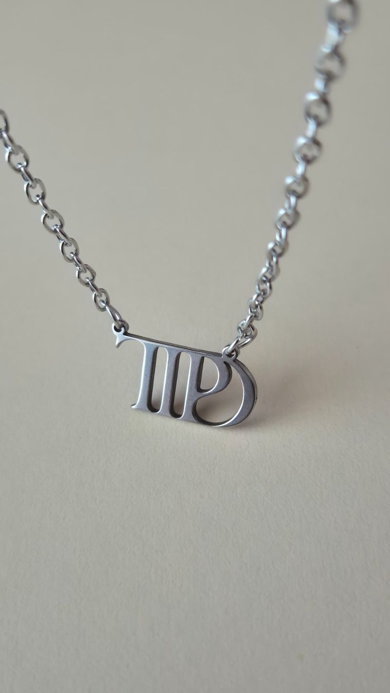 Colliers: Collier Taylor Swift TTPD - Pendentif Argenté – Neuf (Voir description) à Riddes par flo_ngl8 1