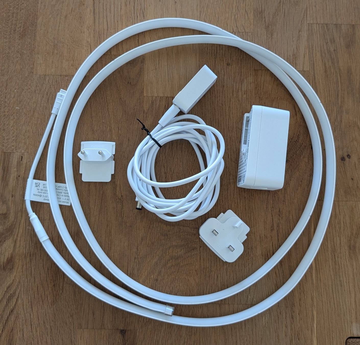 Philips Lampes: Philips Hue Gradient Ambience Lightstrip 2 Basis – Neuf (Voir description) à Volketswil par mar_c5pv 2