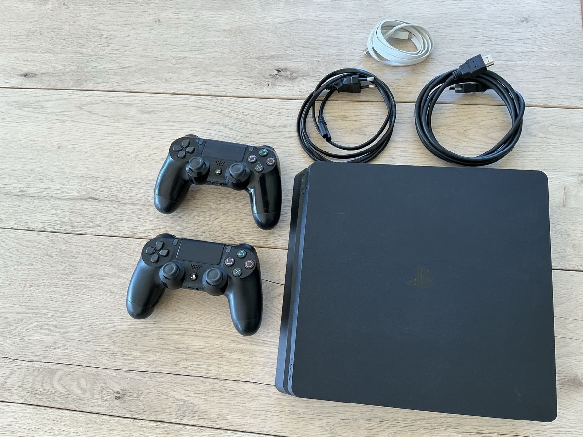 Sony Console: Sony PlayStation 4 – Usato da Müllheim Dorf venduto da vieste77