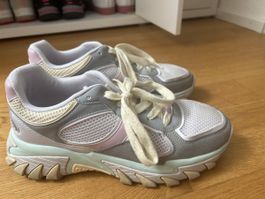 Original Guess Damen Sneaker, Grösse 41, neuwertig!