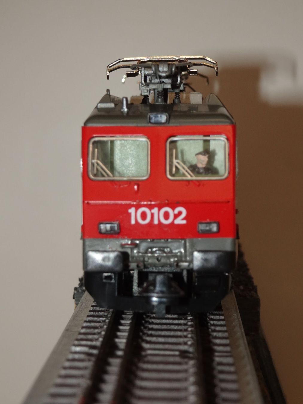 Roco Modelleisenbahnen: ROCO SBB Re 4/4 IV   H0 DC – Gebraucht aus Hinwil von Berling0 3