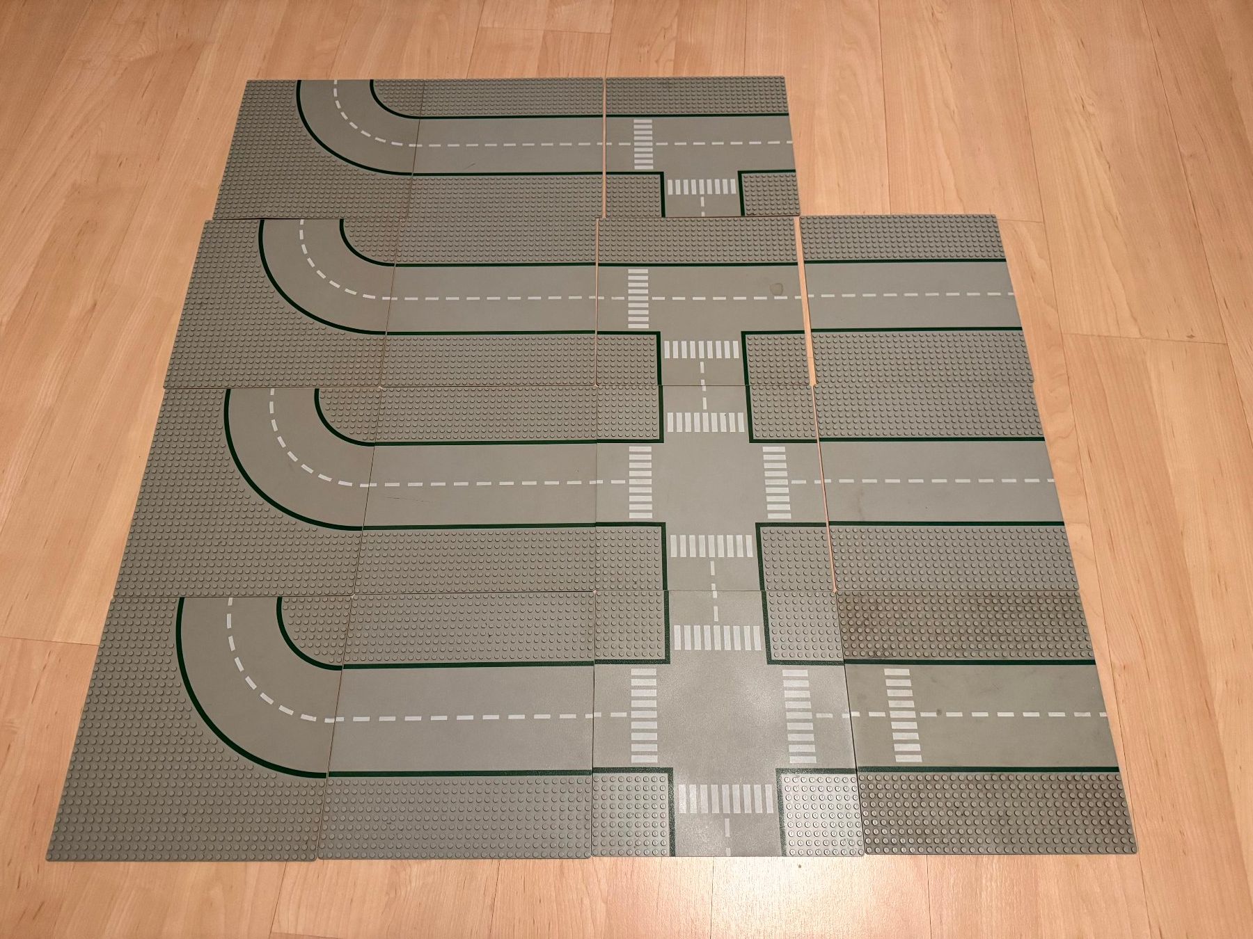 Lego Baukästen: 15 Lego Strassenplatten – Gebraucht aus Wallisellen von Osor2