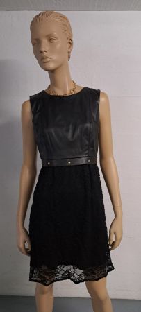 Kleid in  Schwarz, mit Spitze Grösse M, neu.