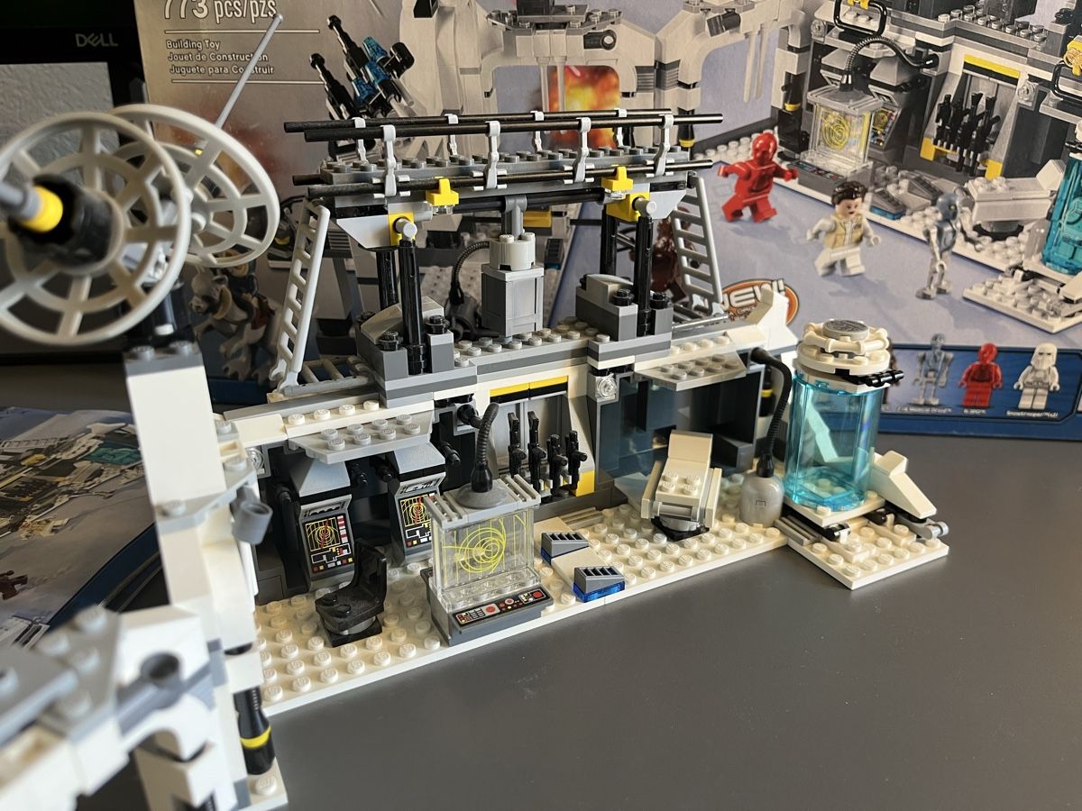 Lego Spielzeuge: LEGO Star Wars Set 7879 Hoth Echo Base – Gebraucht aus Fribourg von Helvetix7 7