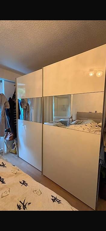 Armadi: Kleiderschrank mit Schiebetür – Usato da Lyss venduto da rumps